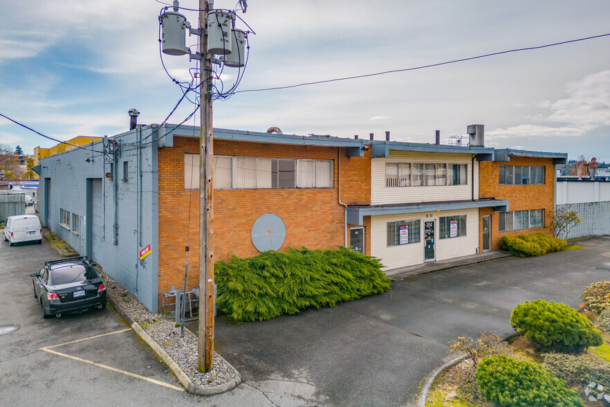 384 Lynn Ave, North Vancouver District, BC for lease - Primary Photo - Image 1 of 4