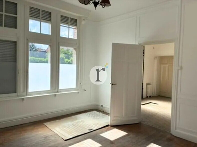 Office in Lambersart for lease - Interior Photo - Image 3 of 6