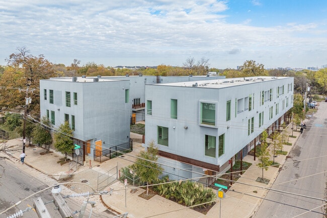 More details for 707 W Commerce St, Dallas, TX - Multifamily for Auction