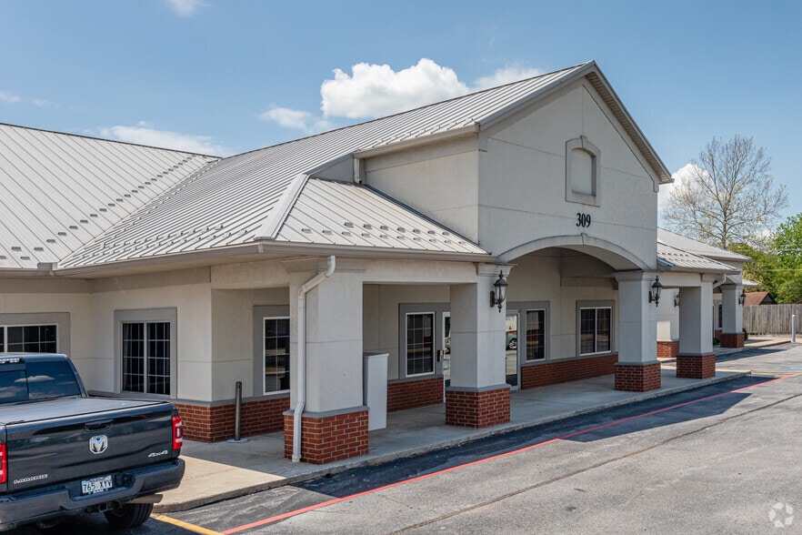 309 SW 18th St, Bentonville, AR for lease - Building Photo - Image 3 of 7