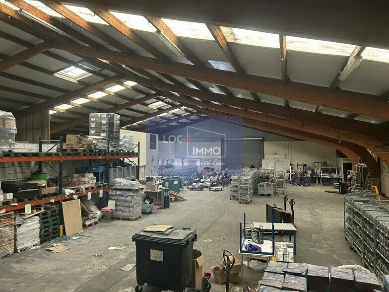 Flex in Gradignan for lease - Interior Photo - Image 3 of 9