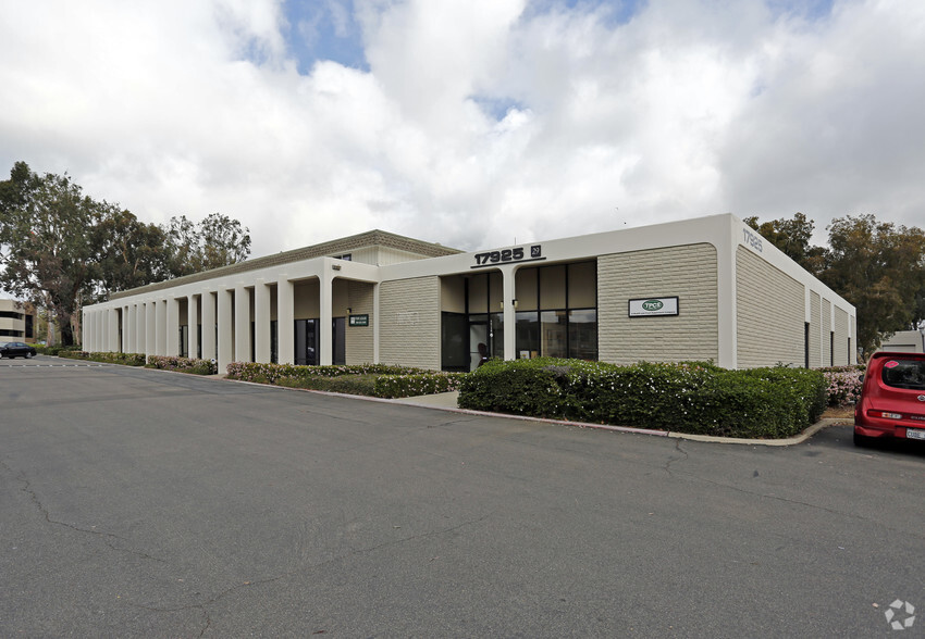 17925 Sky Park Cir, Irvine, CA for lease - Primary Photo - Image 1 of 5