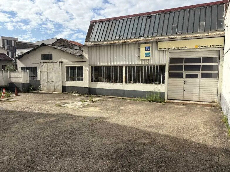 Flex in Oullins for lease - Building Photo - Image 2 of 11