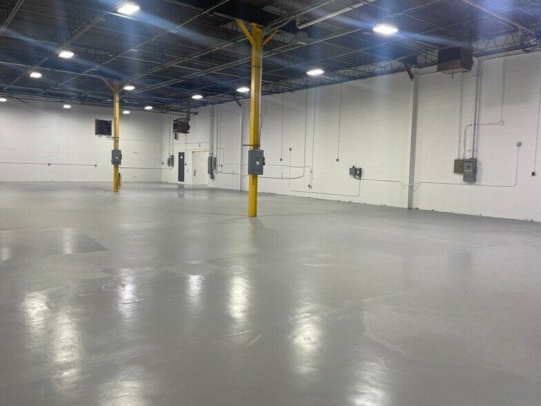 2175 5th Ave, Ronkonkoma, NY for sale - Interior Photo - Image 1 of 1