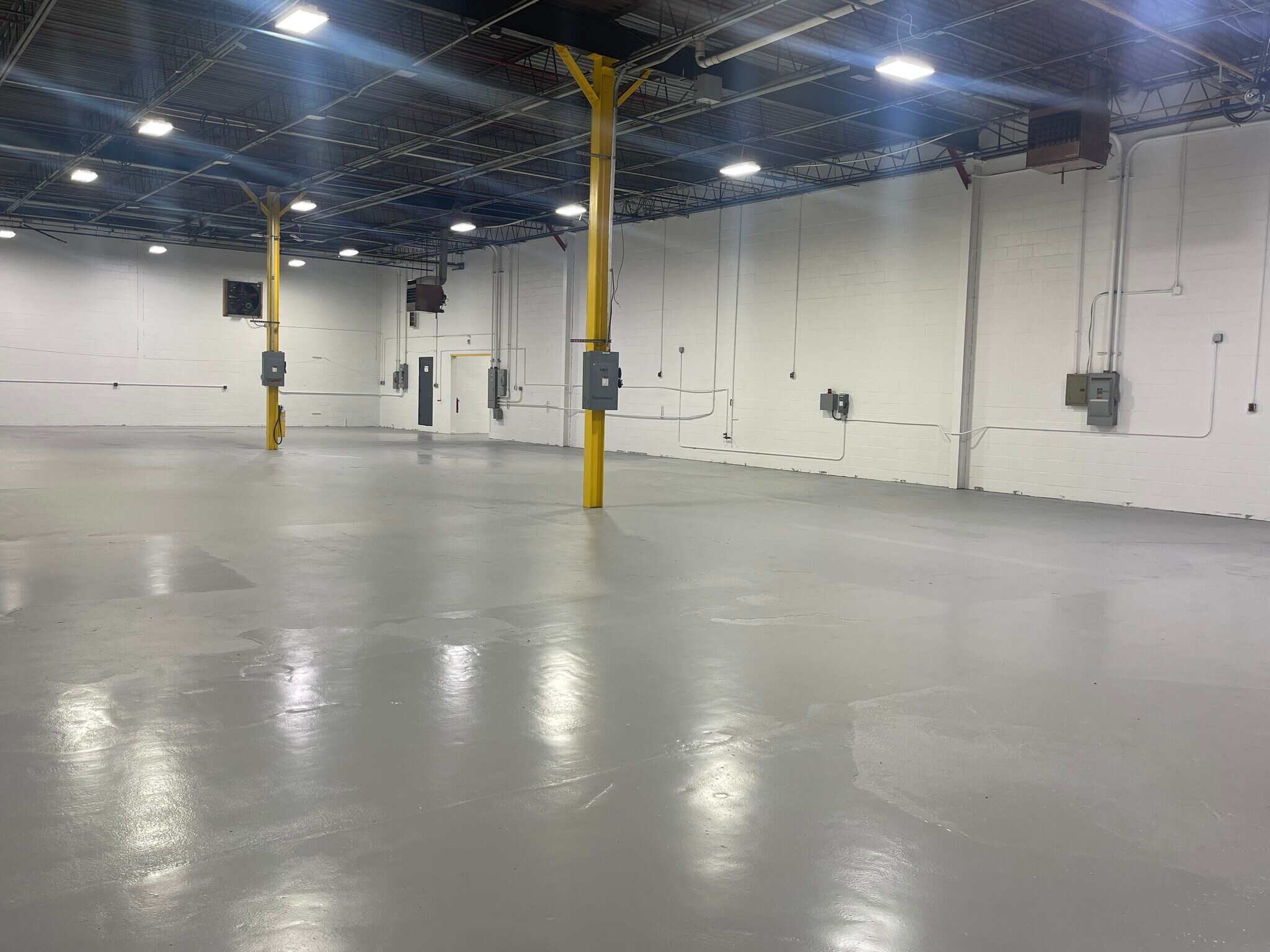 2175 5th Ave, Ronkonkoma, NY for sale Interior Photo- Image 1 of 1