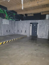 Retail in Lyon for lease Interior Photo- Image 2 of 4