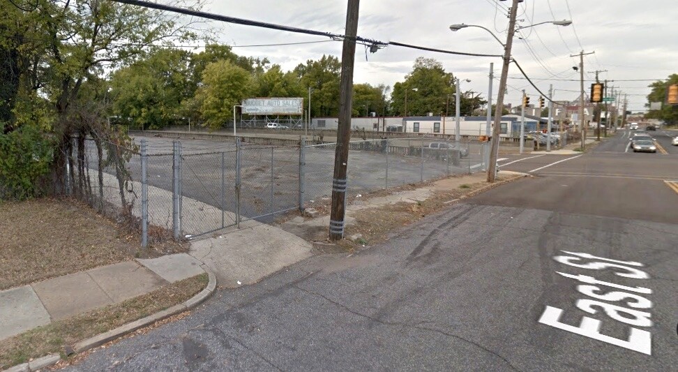 E Crump Blvd, Memphis, TN 38126