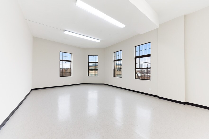 531-535 E Tremont Ave, Bronx, NY for sale - Interior Photo - Image 1 of 1