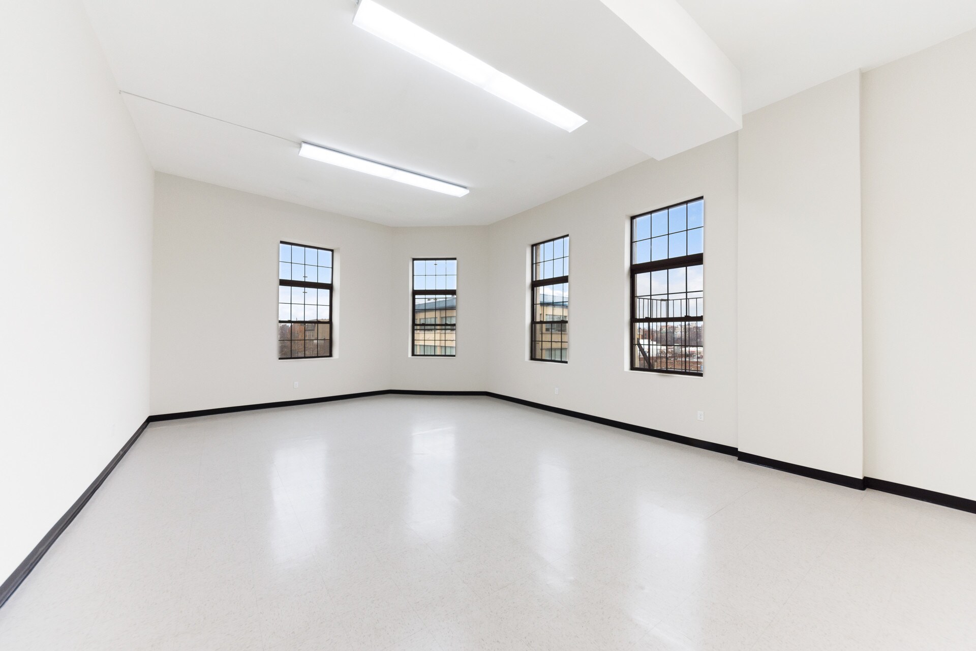 531-535 E Tremont Ave, Bronx, NY for sale Interior Photo- Image 1 of 1