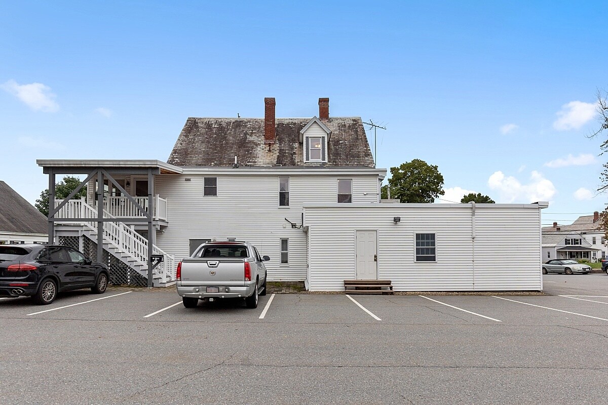 42 Lancaster St, Leominster, MA 01453