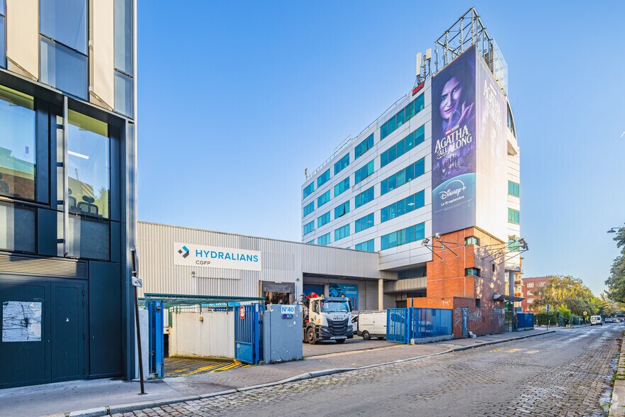40 Rue Du Professeur Gosset, Saint-Ouen for lease - Building Photo - Image 2 of 7