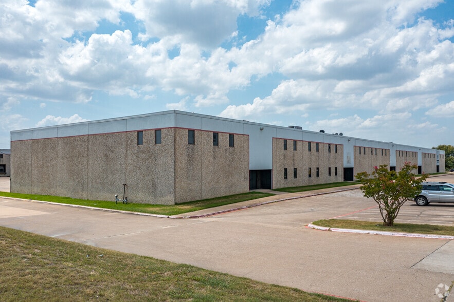 6420-6428 Wuliger Way, North Richland Hills, TX for lease - Building Photo - Image 1 of 5