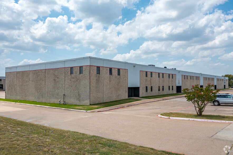 6420-6428 Wuliger Way, North Richland Hills, TX for lease - Primary Photo - Image 1 of 5