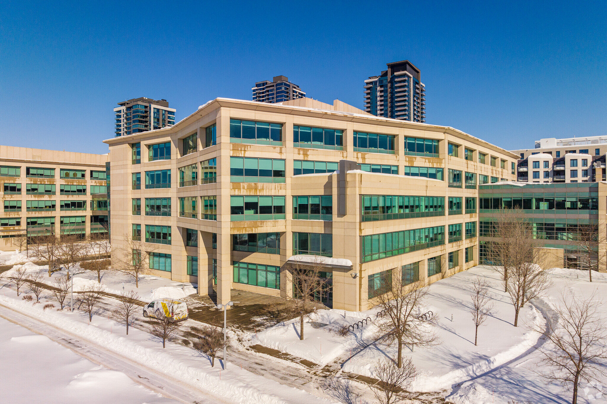 100 Ch De La Pointe N, Montréal, QC for lease Building Photo- Image 1 of 9