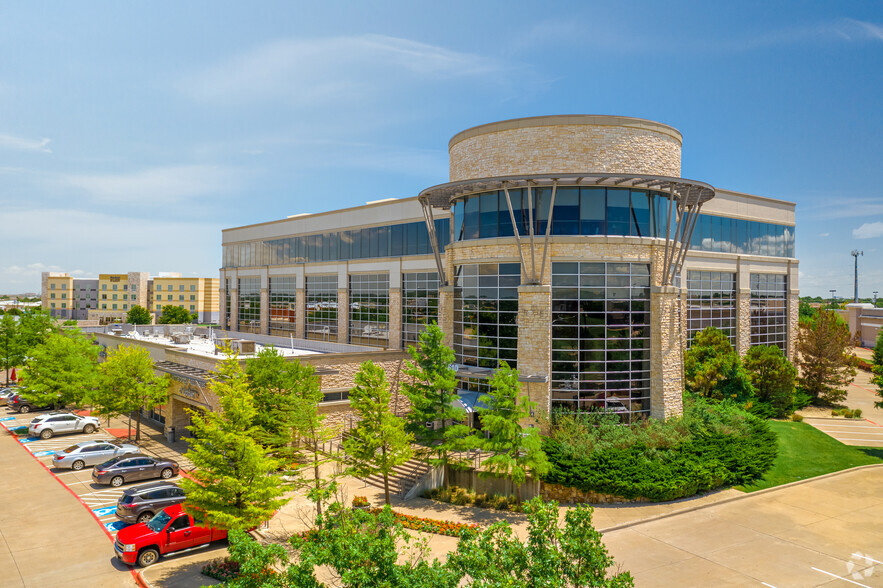 610 Uptown Blvd, Cedar Hill, TX for lease - Building Photo - Image 1 of 20