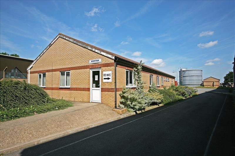 9-10 The Flarepath, Brigg for sale - Primary Photo - Image 1 of 1