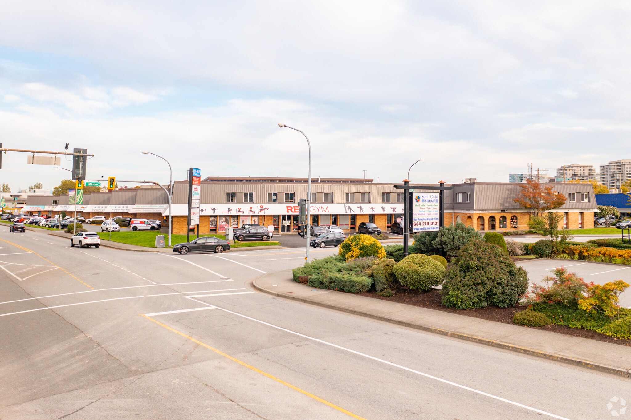 7800-7900 Alderbridge Way, Richmond, BC for lease Primary Photo- Image 1 of 6