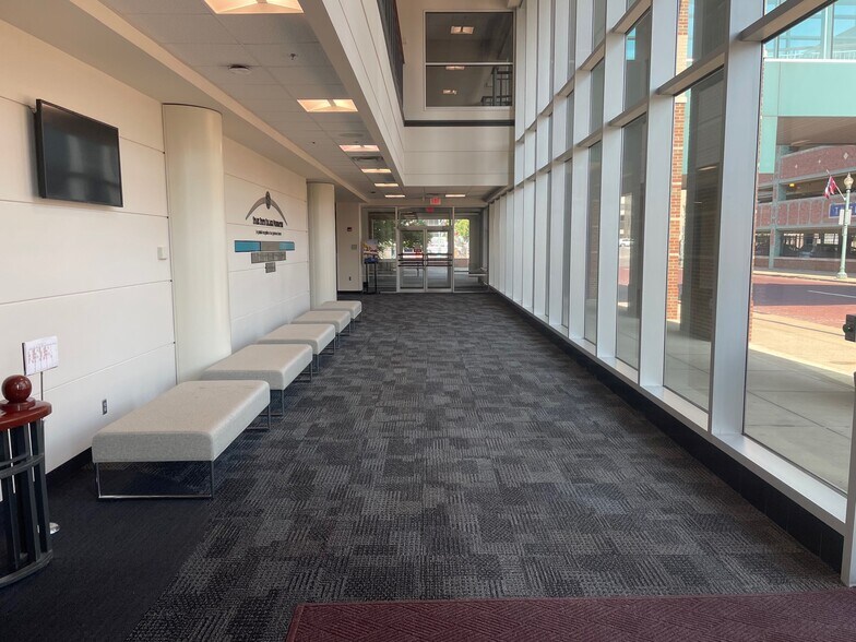 400 3rd St SE, Canton, OH for lease - Interior Photo - Image 2 of 17