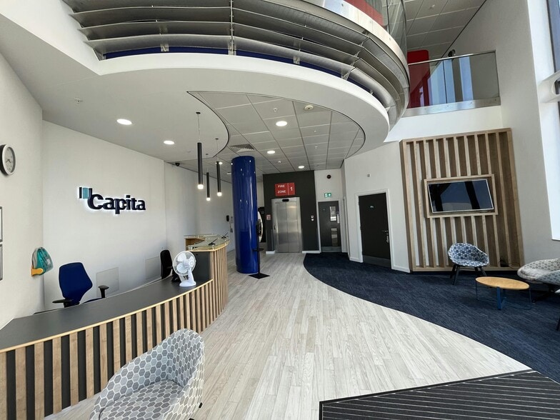 Claypit Ln, Leeds for lease - Interior Photo - Image 2 of 9