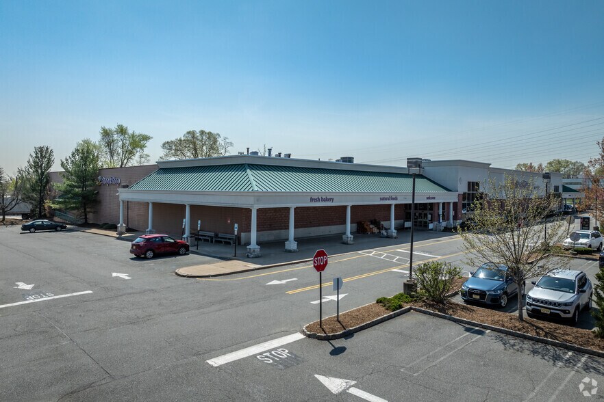 245 Littleton Rd, Morris Plains, NJ for sale - Primary Photo - Image 1 of 1