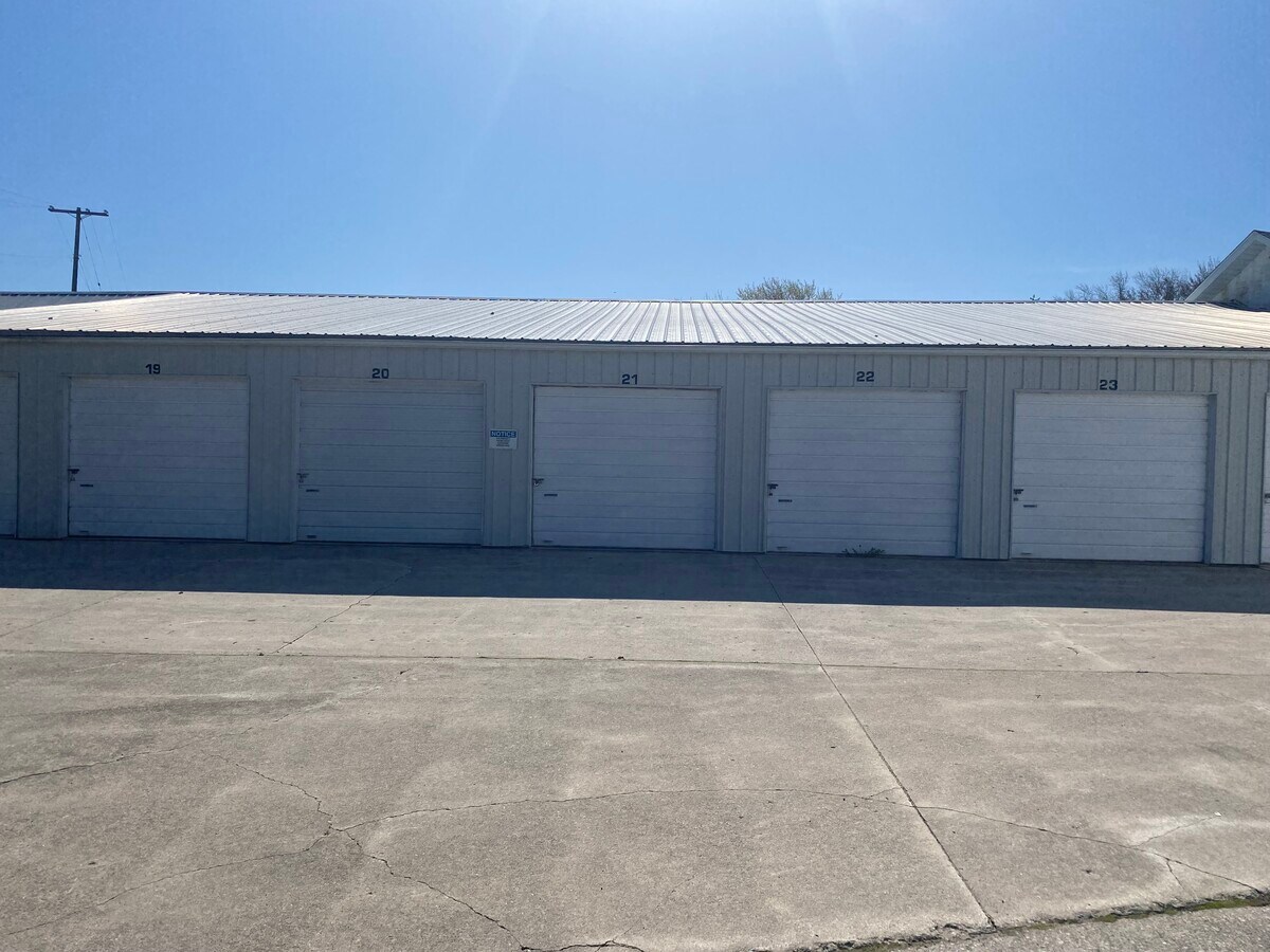217 N 10th St, Oostburg, WI 53070 Investment Warehouse & Mini
