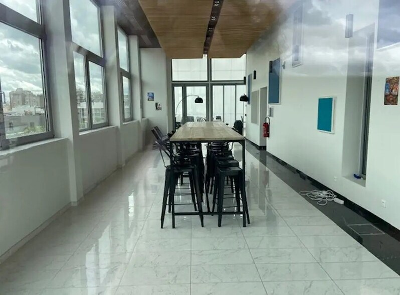 Office in Boulogne-Billancourt for lease - Interior Photo - Image 2 of 9