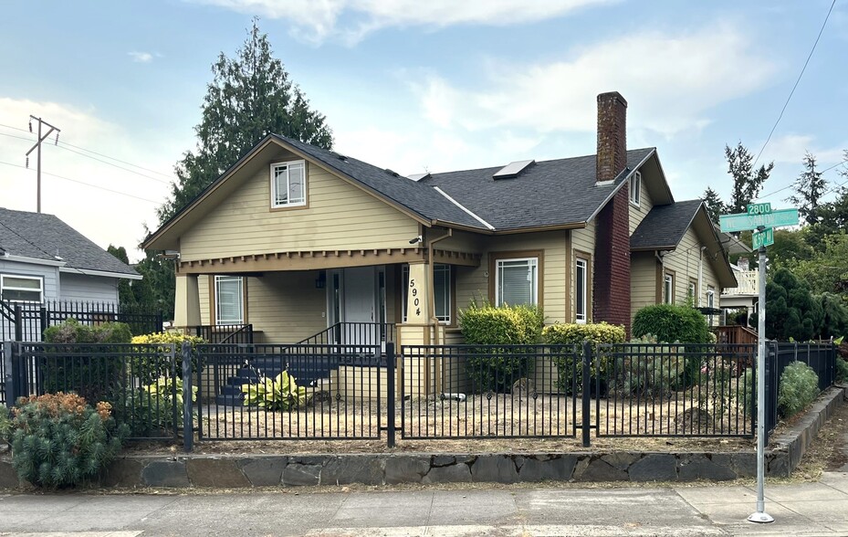 5904 NE Sandy Blvd, Portland, OR for sale - Building Photo - Image 1 of 1