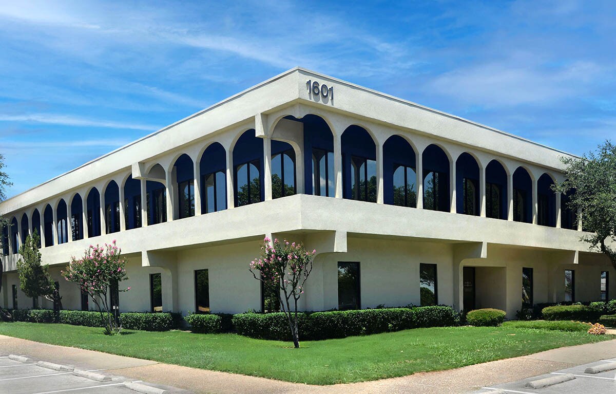 1601 E Lamar Blvd, Arlington, TX for lease Building Photo- Image 1 of 13