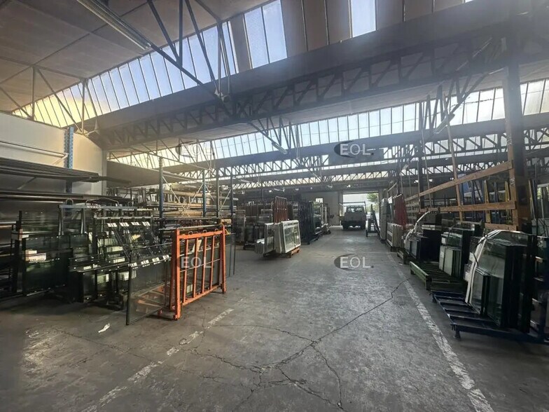 Industrial in Marseille for lease - Interior Photo - Image 1 of 4