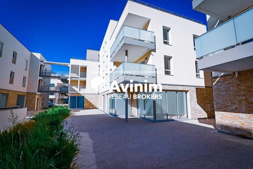 Retail in Pusignan for sale - Building Photo - Image 3 of 3