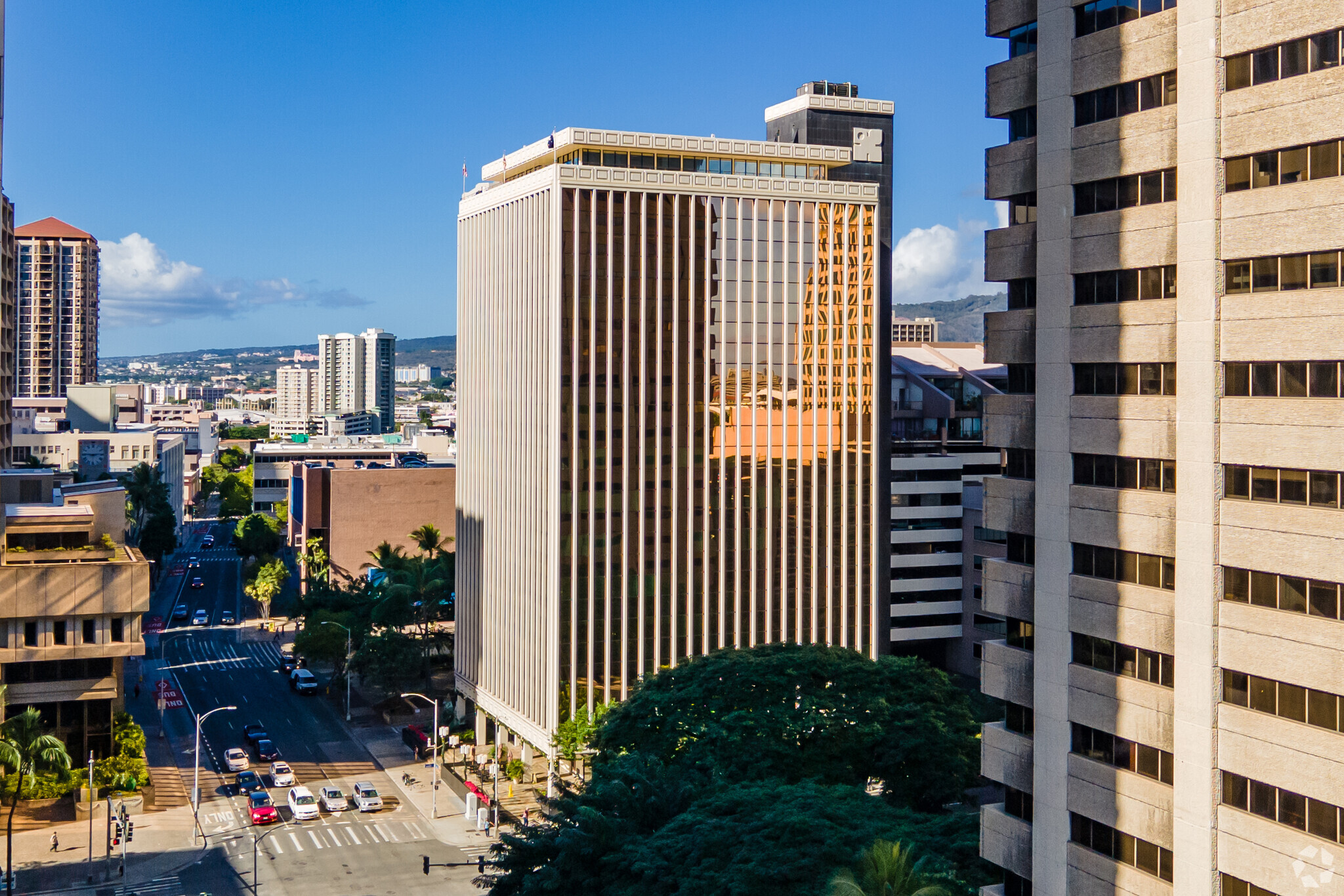 1000 Bishop St, Honolulu, HI 96813 - Cades Schutte Building | LoopNet