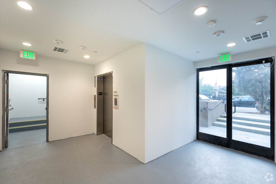 552 N Hobart Blvd, Los Angeles, CA for sale - Lobby - Image 3 of 36