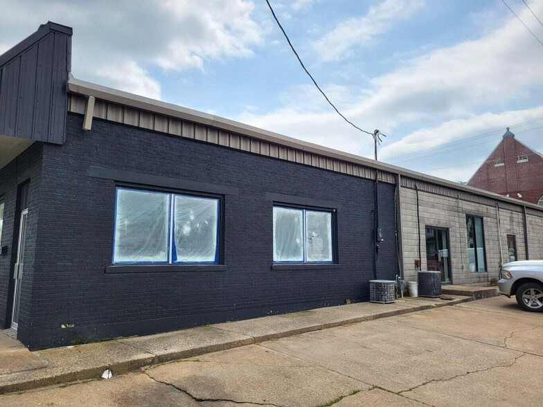 323 N Main St, Mountain Grove, MO for sale - Building Photo - Image 2 of 4