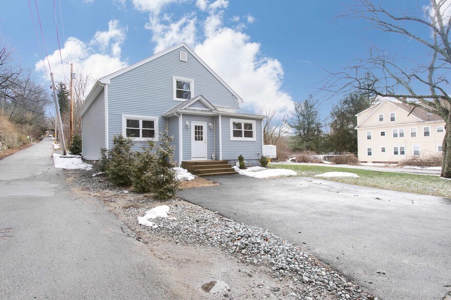 287 Main St, Hope, RI 02831