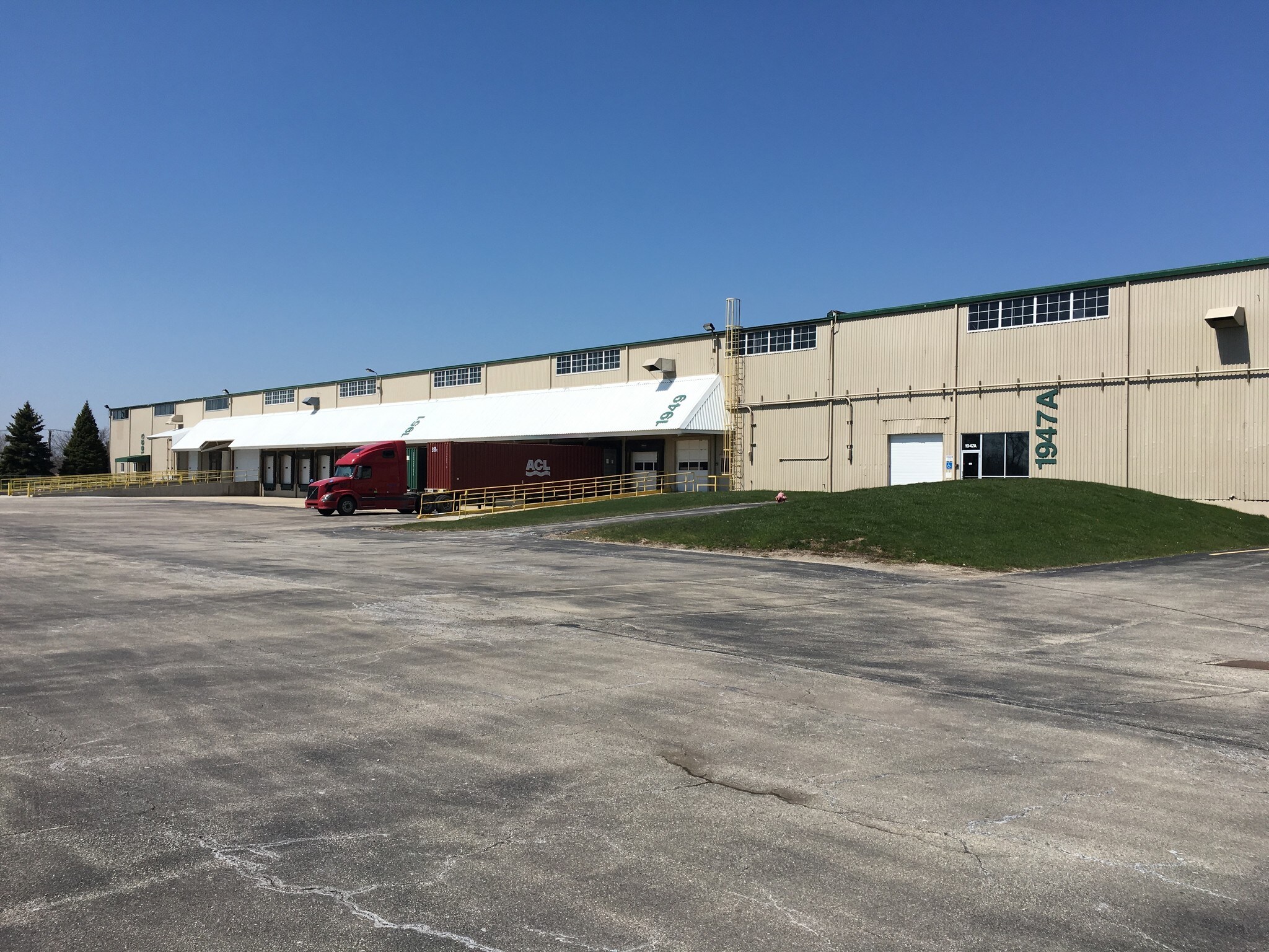 1947-1953 N Delany Rd, Gurnee, IL for lease Building Photo- Image 1 of 3