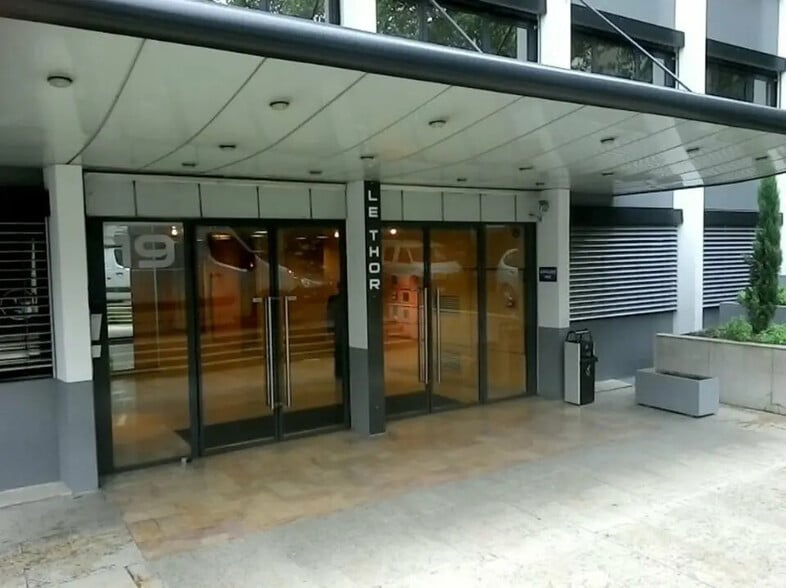 Office in Villeurbanne for sale - Lobby - Image 2 of 5