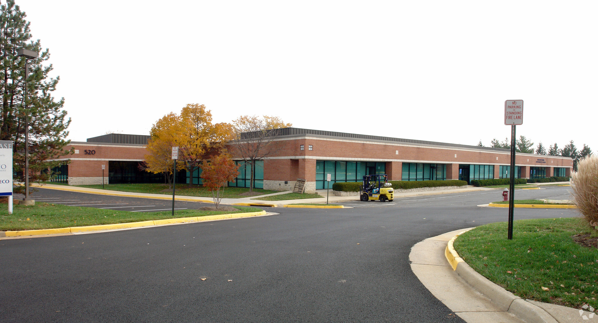 520 Huntmar Park Dr, Herndon, VA for lease Primary Photo- Image 1 of 5