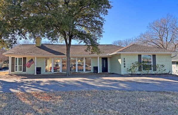 1209 N Goliad St, Rockwall, TX for lease Primary Photo- Image 1 of 4