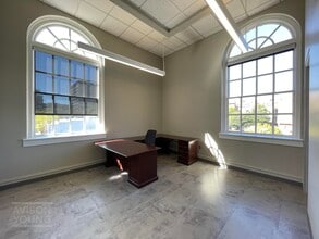 131 Falls St, Greenville, SC for lease Interior Photo- Image 2 of 14
