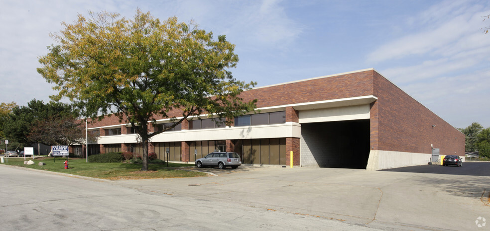 190-198 W Carpenter Ave, Wheeling, IL for lease - Building Photo - Image 3 of 5