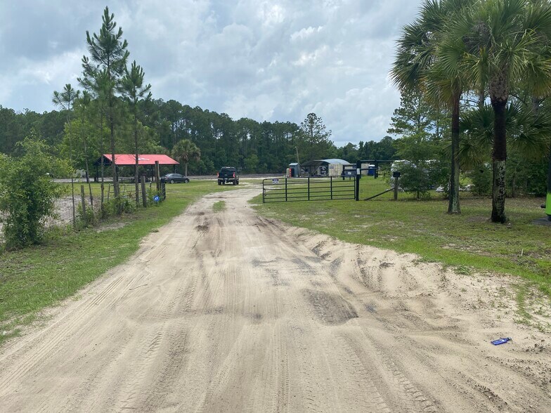 86581 Goodbread Rd, Yulee, FL 32097
