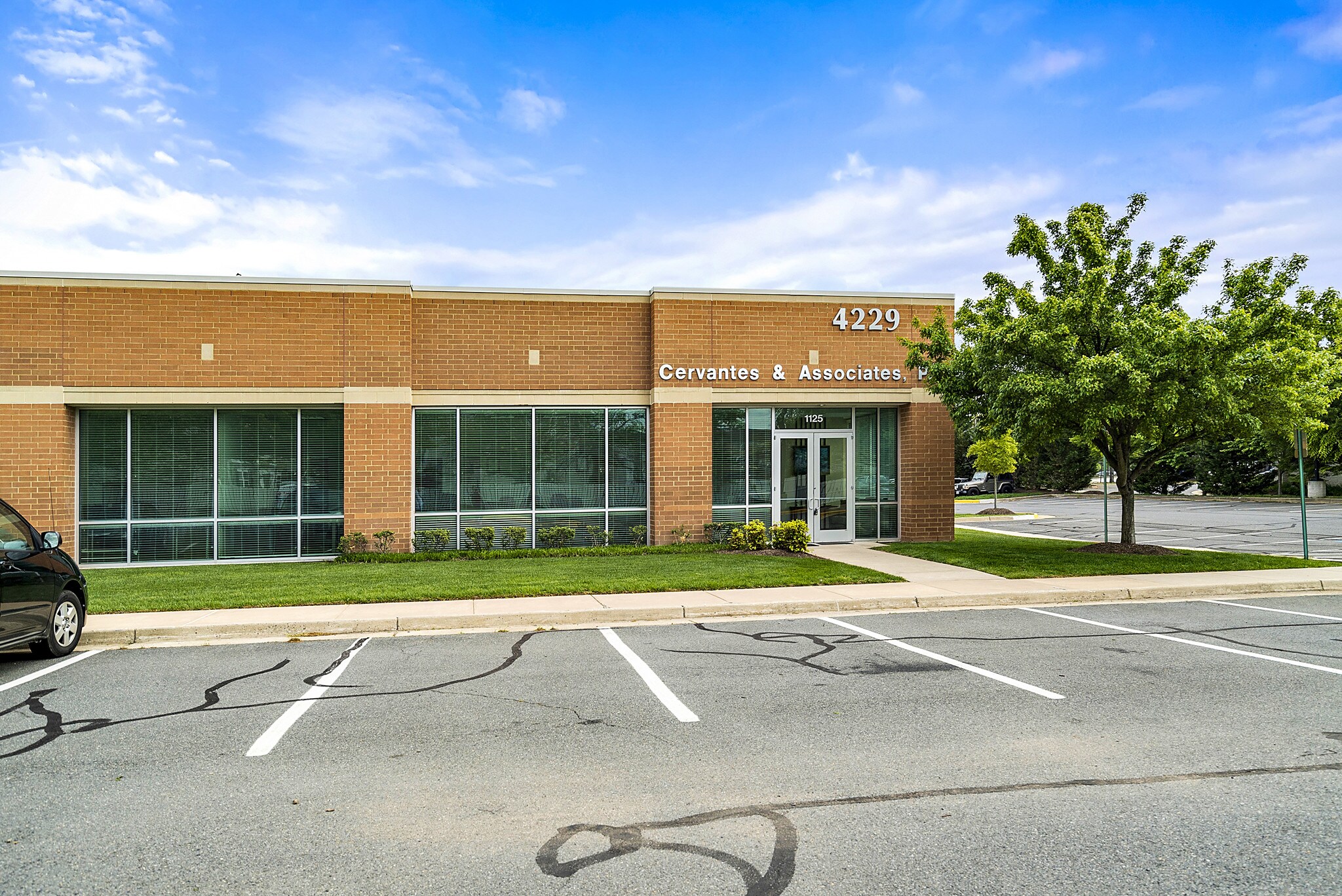 4200 Lafayette Center Drive Chantilly Va www.loopnet.com