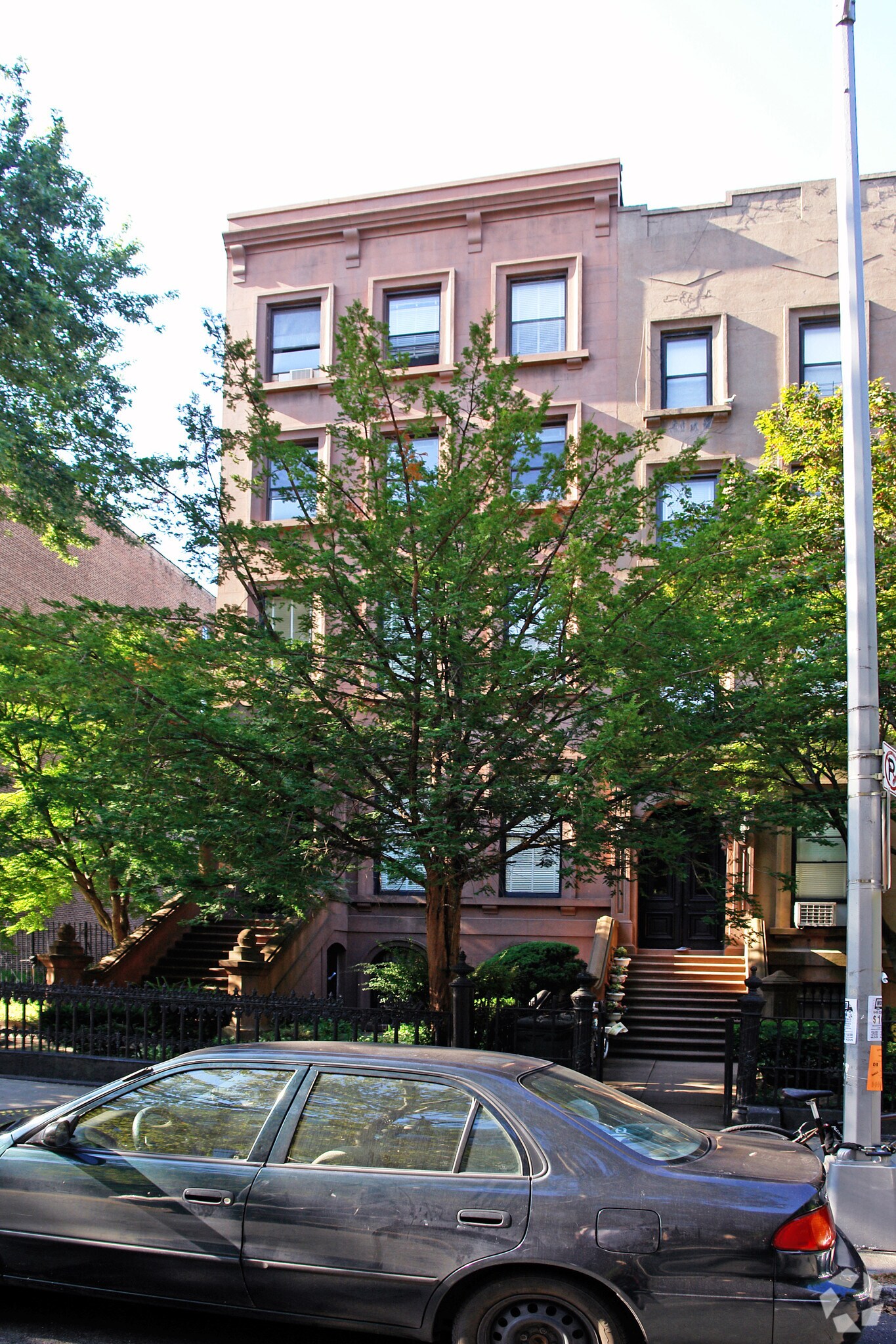 76 1st Pl, Brooklyn, NY for sale Primary Photo- Image 1 of 1