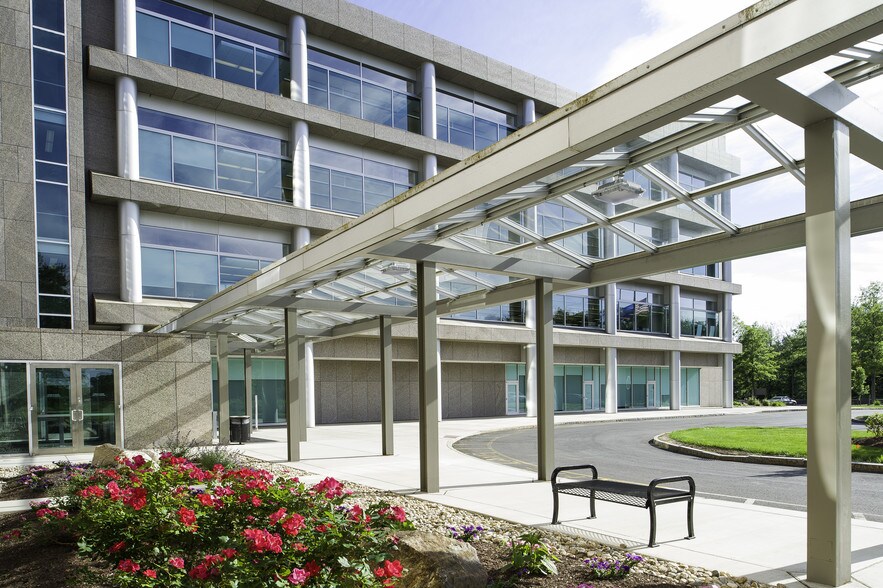 1300 Hall Blvd, Bloomfield, CT for sale - Building Photo - Image 3 of 22