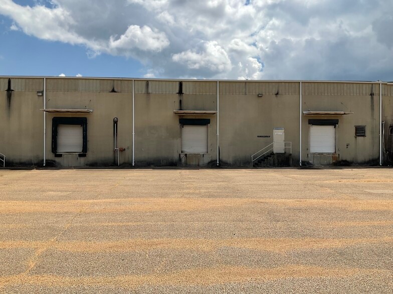 233 Service Dr, Tupelo, MS for lease - Building Photo - Image 1 of 4