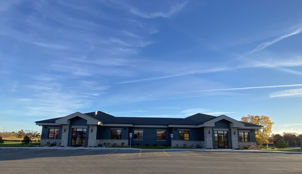 3501 E Evergreen Dr, Appleton, WI for lease - Building Photo - Image 1 of 2