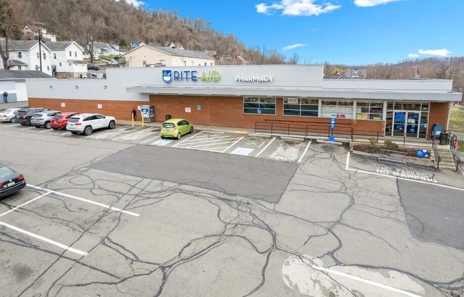 113 W Main St, West Newton, PA for lease - Building Photo - Image 1 of 3