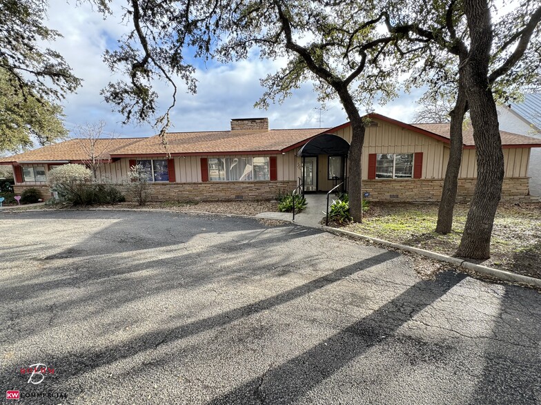 725 N Main St, Boerne, TX for sale - Building Photo - Image 3 of 13