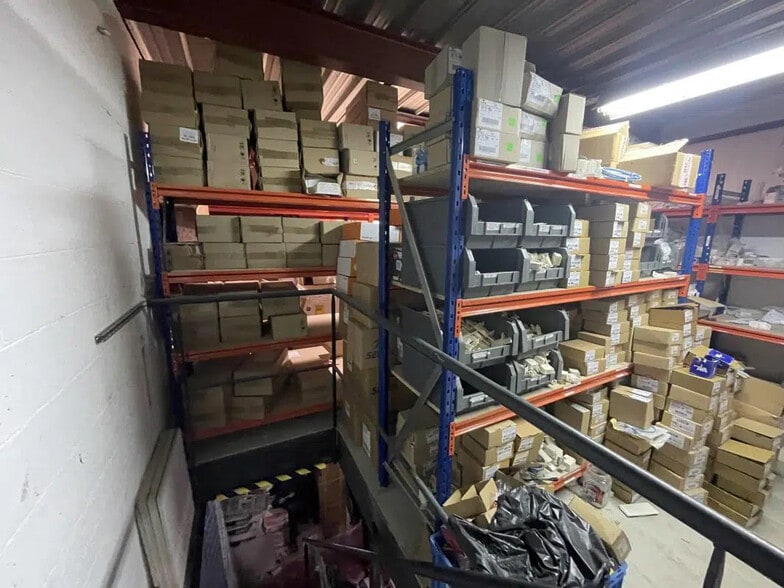 Flex in SAINT-OUEN-L'AUMONE for sale - Interior Photo - Image 2 of 14