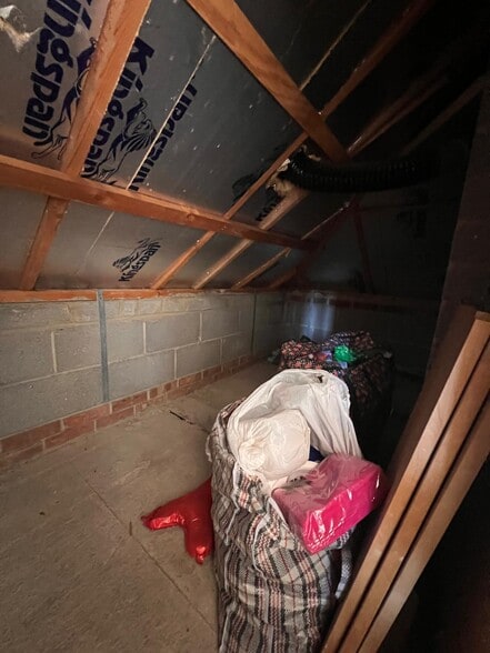 1 Teck Close, Isleworth for lease - Interior Photo - Image 2 of 19